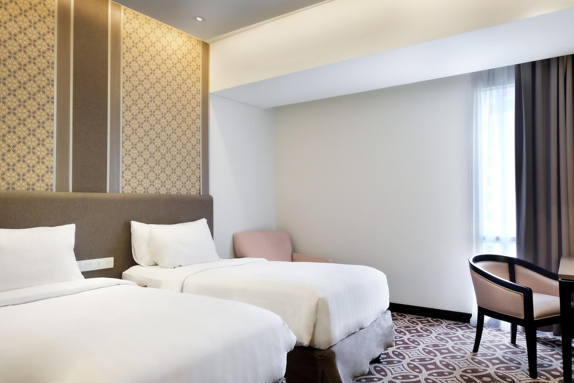 Hotel Atria Gading 4*